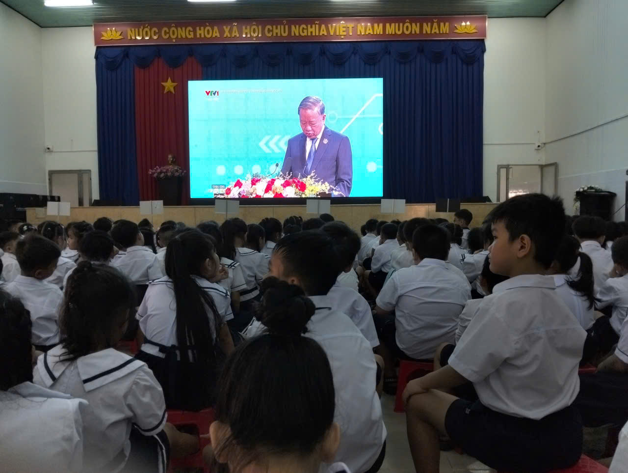 z7045066864606_4460f6c345ec63e20d7e547a881994a6