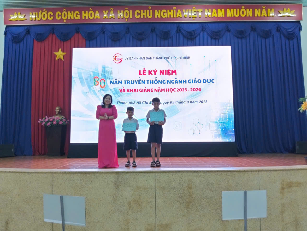 z7045066932382_827824383235e52f007aa577160f72e8